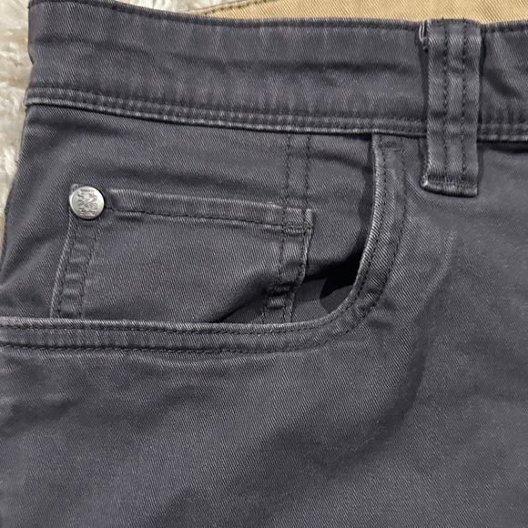 IZOD Men's Dark Gray Straight-Leg Jeans - Picture 5 of 7